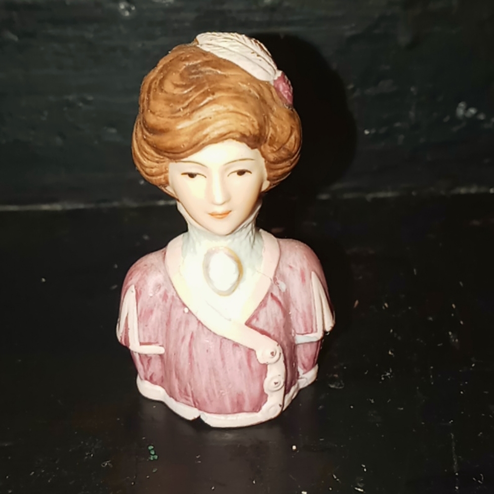 AVON MINI RESIN COLLECTIBLE